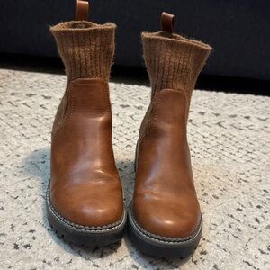 Stylish Brown Leather Ankle Boots with Knit Cuff